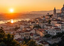 Panorama di una città romantica al tramonto